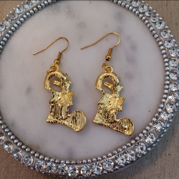 Red Christmas Holiday Stocking Wreath Dangle Drop Earrings - Picture 3 of 6